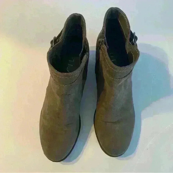 Unisa Women’s Ankle Boot Size 7.5 Taupe Side Zip Buckle Accent. - Picture 2 of 14